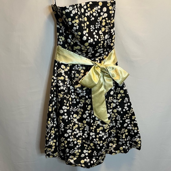 ⭐️ RW & CO black, yellow and white bubble dress- size 2 - Picture 2 of 11